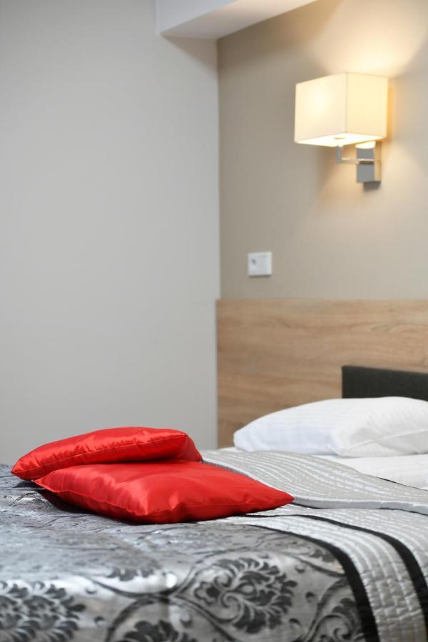 Fotex Bed & Breakfast Zabki Bagian luar foto