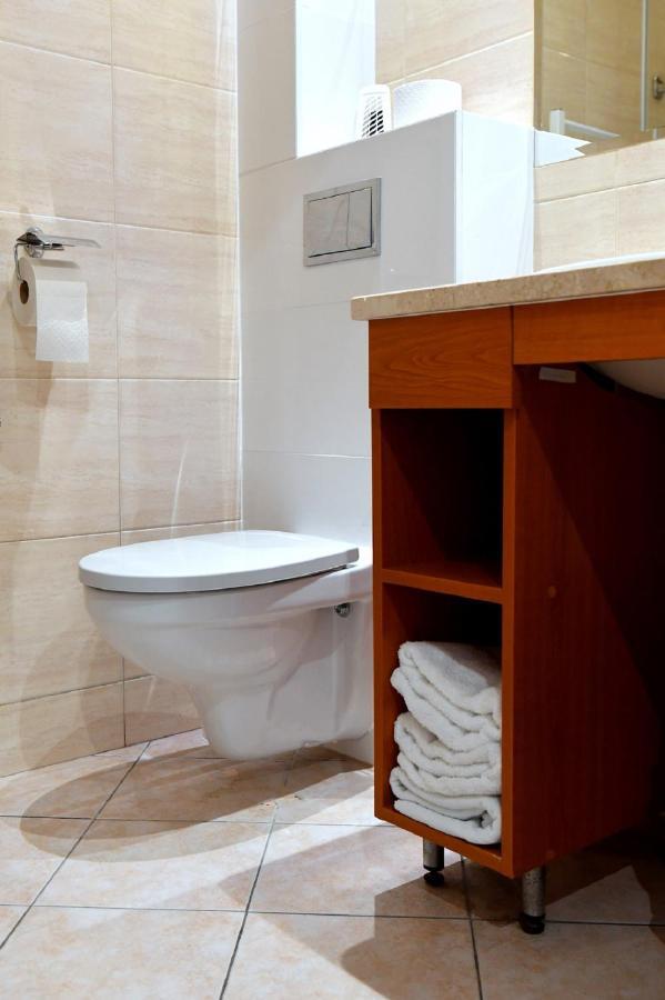 Fotex Bed & Breakfast Zabki Bagian luar foto